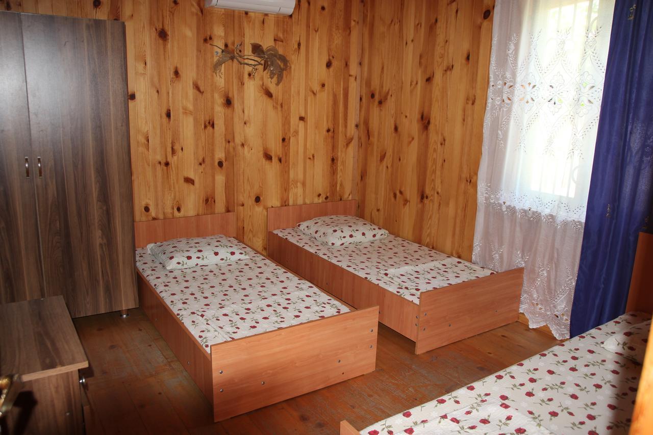 Wooden Cottage Makhinjauri Buitenkant foto